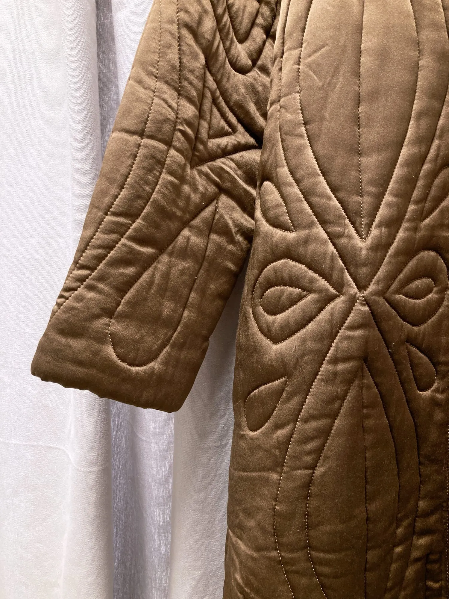 Laura Biagiotti 1980s brown silk coat with decorative quilting